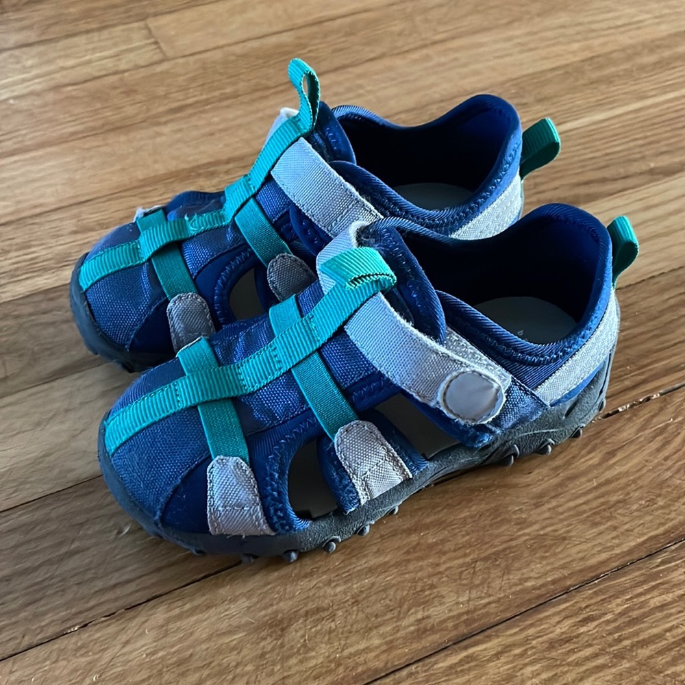 ** 3/$10 ** Teeny tiny Baby GAP sandals